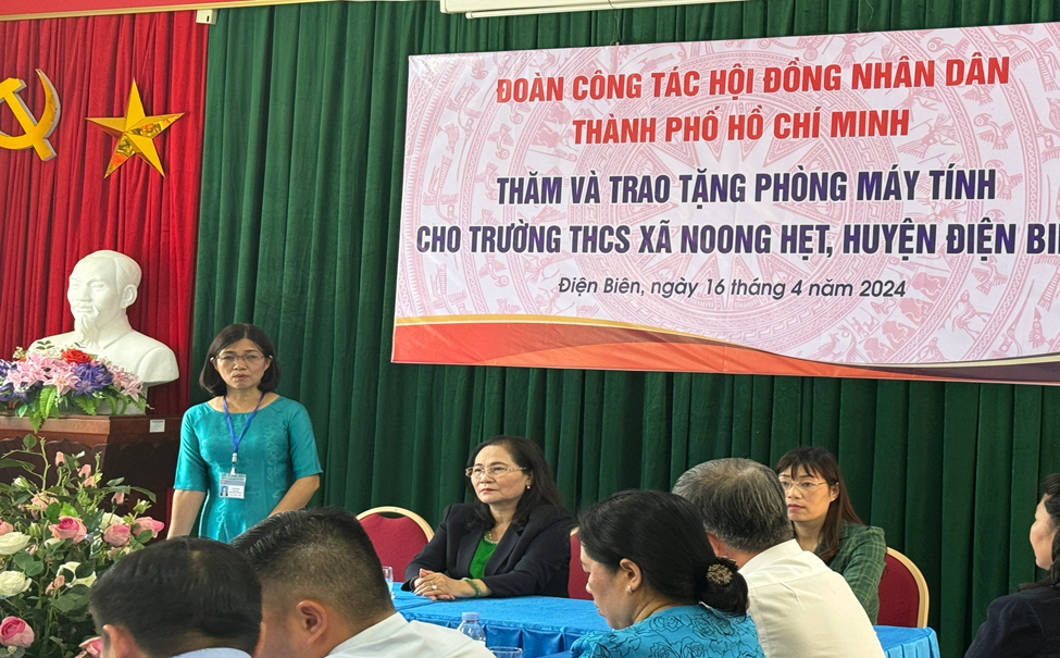 Đồng chí Lương Thị Dung – Hiệu trưởng trường THCS xã Noong Hẹt phát biểu